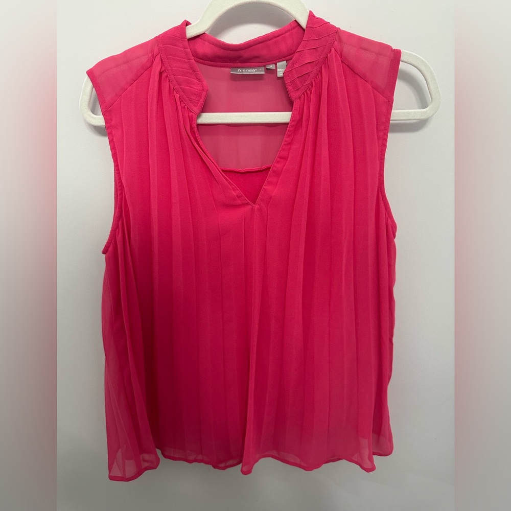 8/$20 Fransa Hot Pink Pleated Blouse like new Medium
